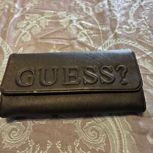 GUESS Structured Clutch Wallet Organizer Snap Closure Card Slots Minimalist  Bag